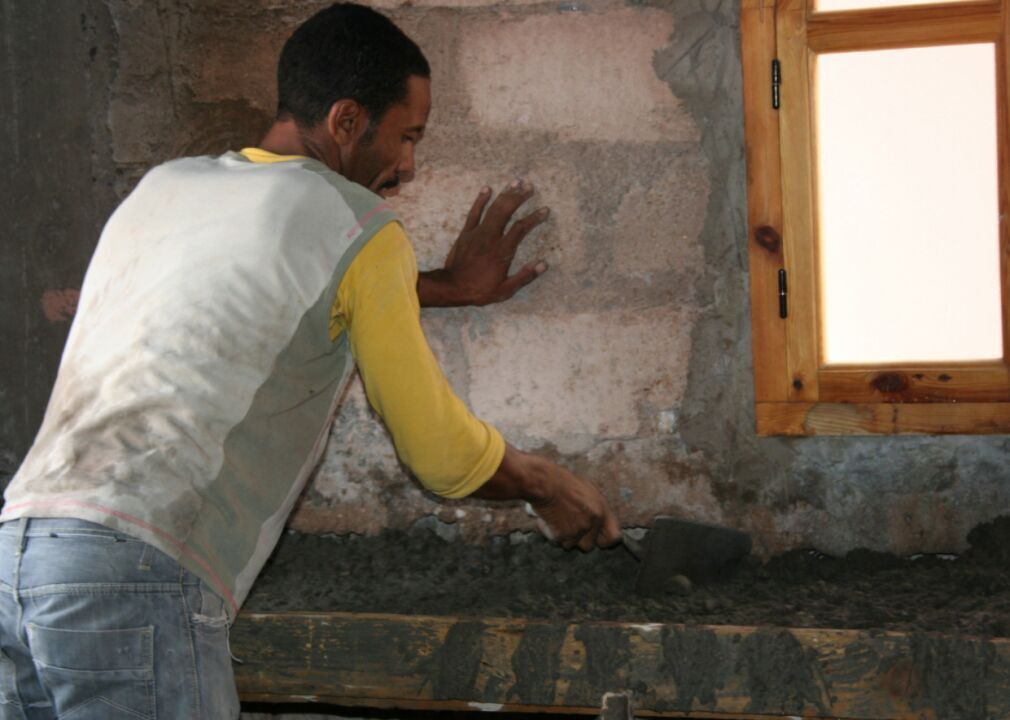 #15. Cement masons and concrete finishers